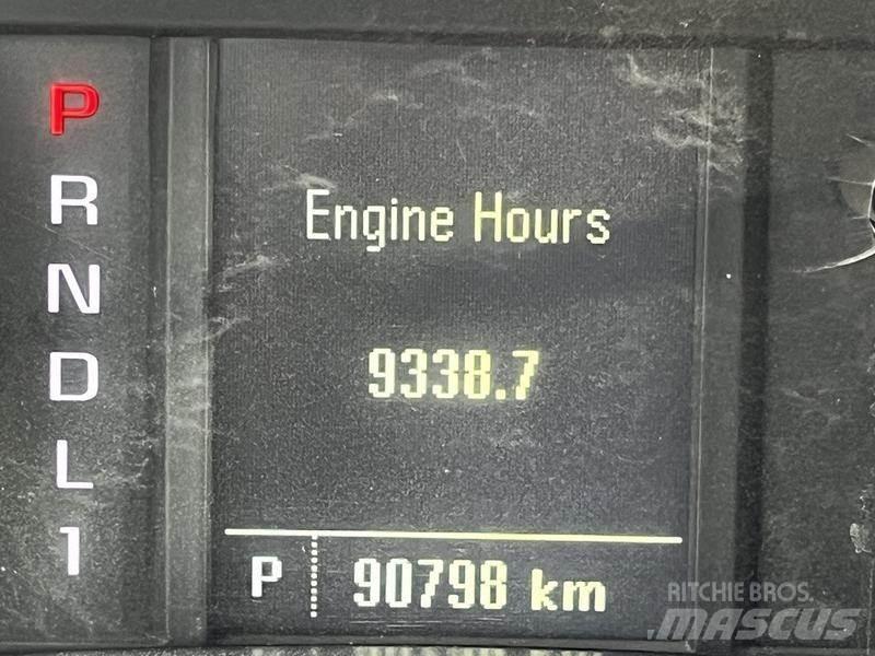 GMC Sierra 3500HD Tovornjaki s kesonom/platojem