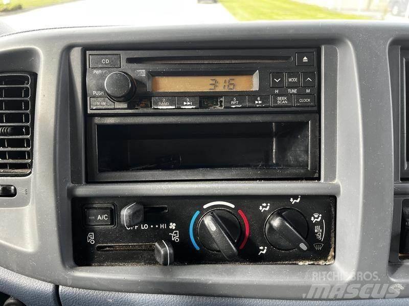 Hino 268 Dostavna vozila / kombiji