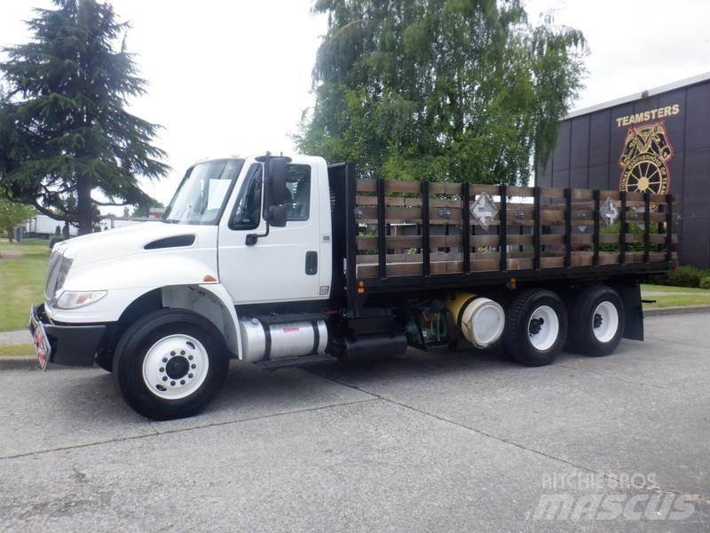 International 4400 Tovornjaki s kesonom/platojem