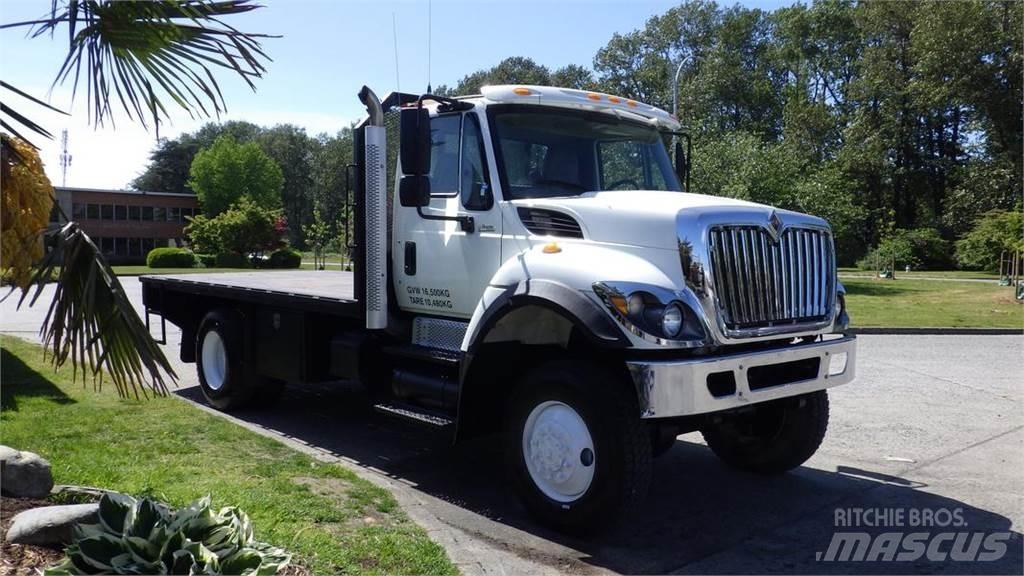 International 7400 Tovornjaki s kesonom/platojem