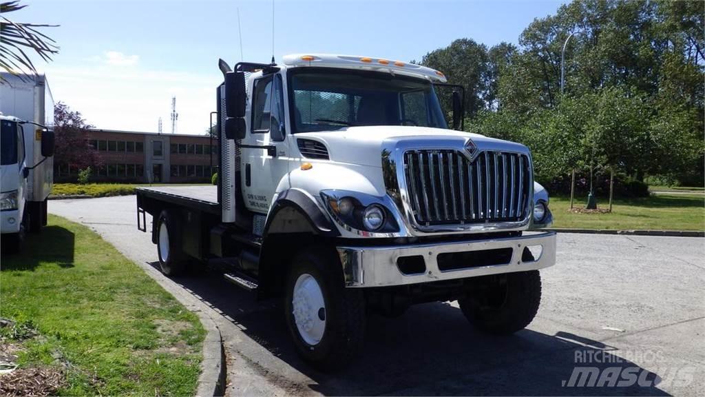 International 7400 Tovornjaki s kesonom/platojem