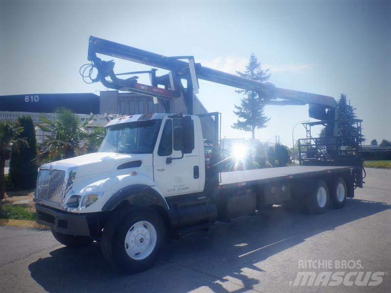 International 7500 Tovornjaki z žerjavom