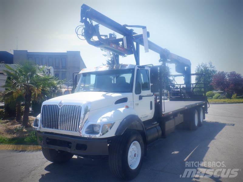 International 7500 Tovornjaki z žerjavom