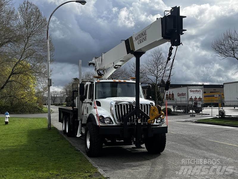 International 7500 Tovornjaki z žerjavom