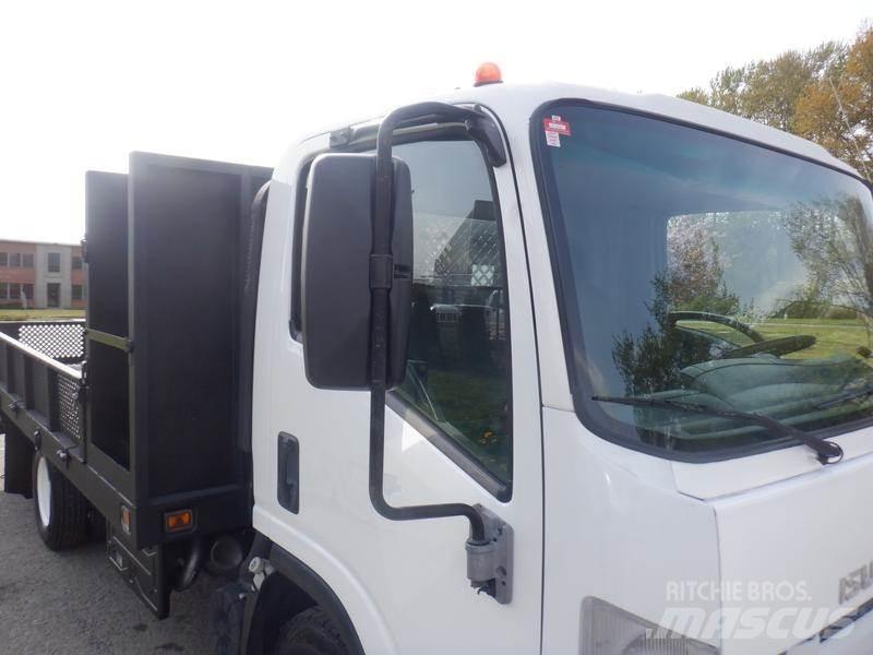 Isuzu NPR Tovornjaki s kesonom/platojem