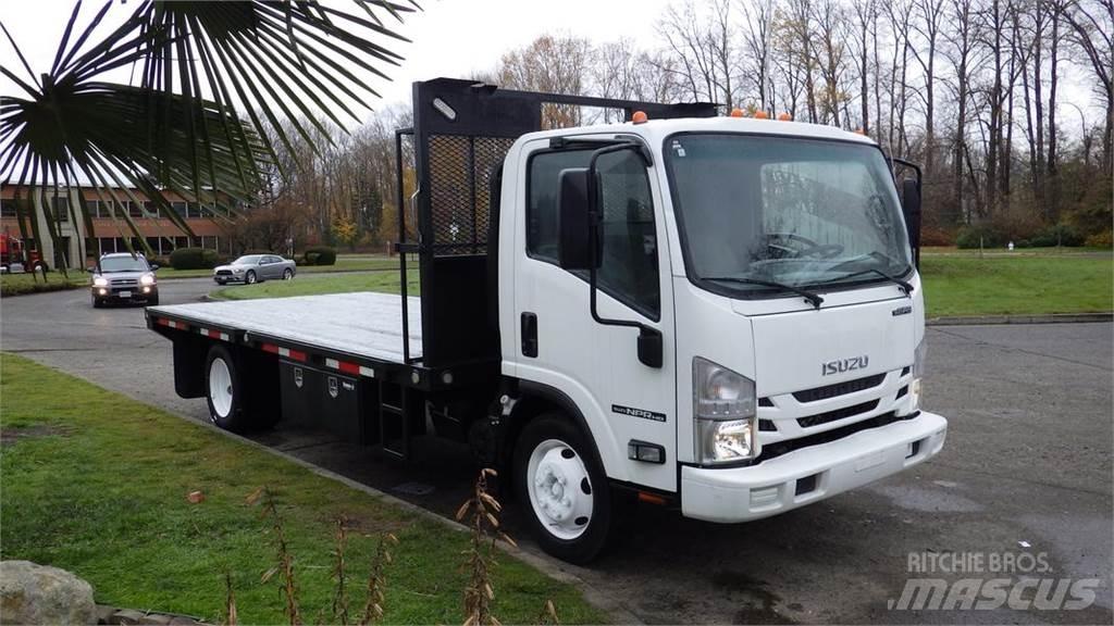 Isuzu NPR Tovornjaki s kesonom/platojem