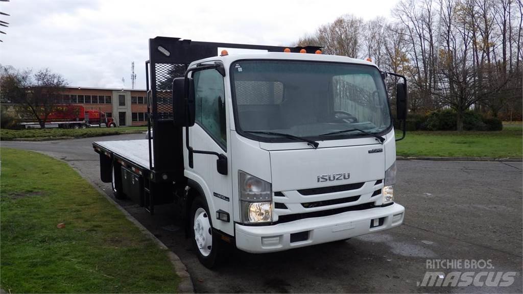 Isuzu NPR Tovornjaki s kesonom/platojem