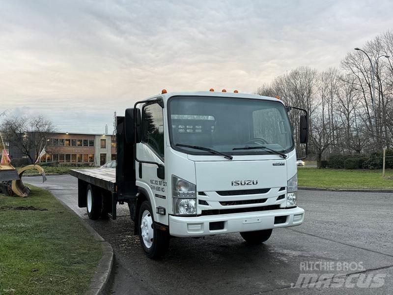 Isuzu NPR Tovornjaki s kesonom/platojem