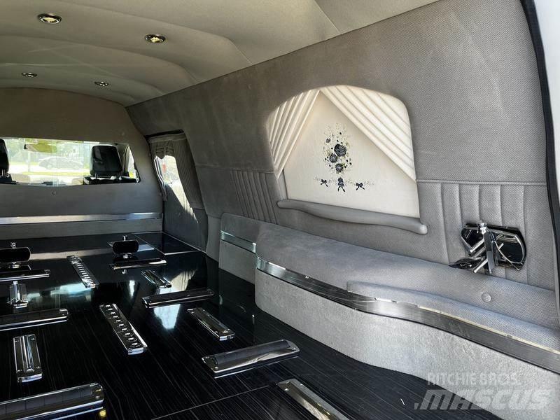 Lincoln MKT Avtomobili