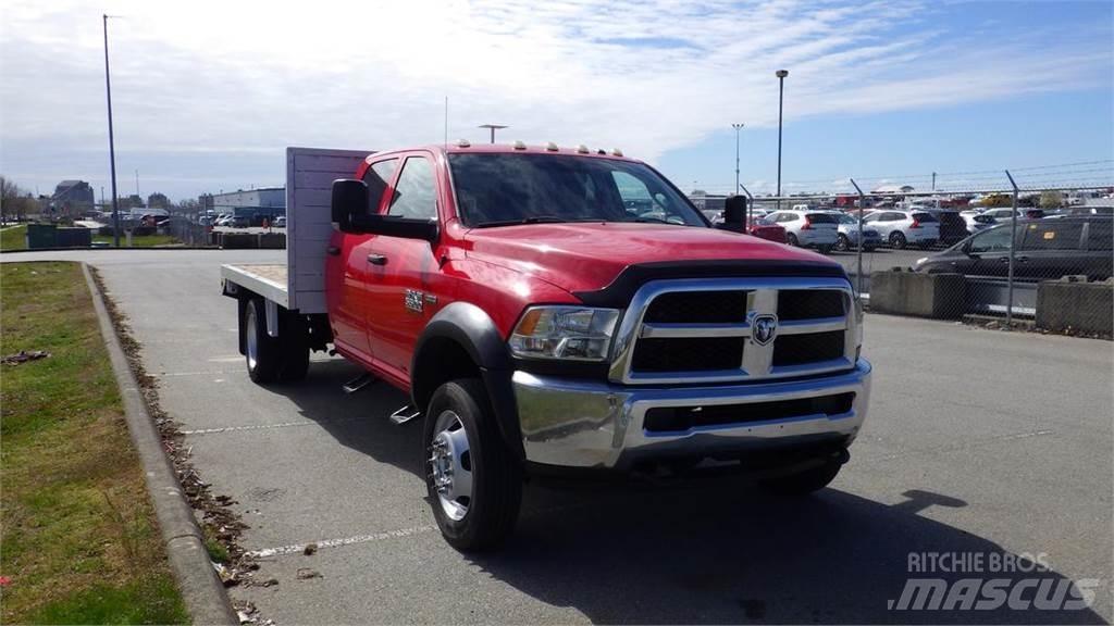RAM 5500 Tovornjaki s kesonom/platojem