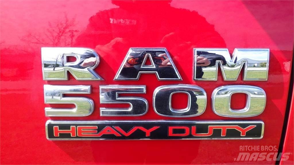 RAM 5500 Tovornjaki s kesonom/platojem