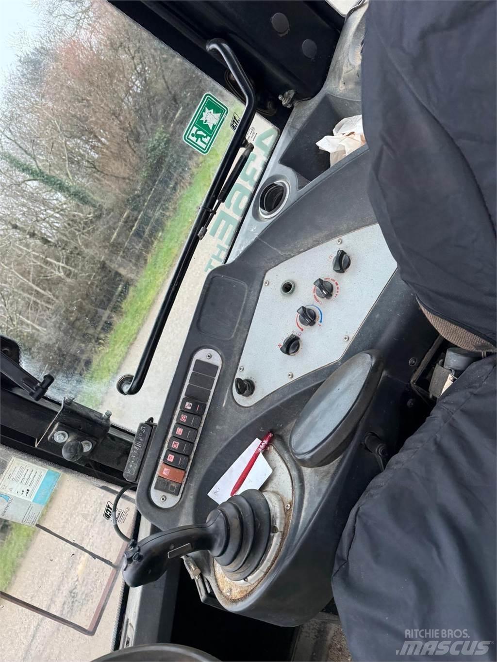 JCB 436HT Kolesni nakladalci