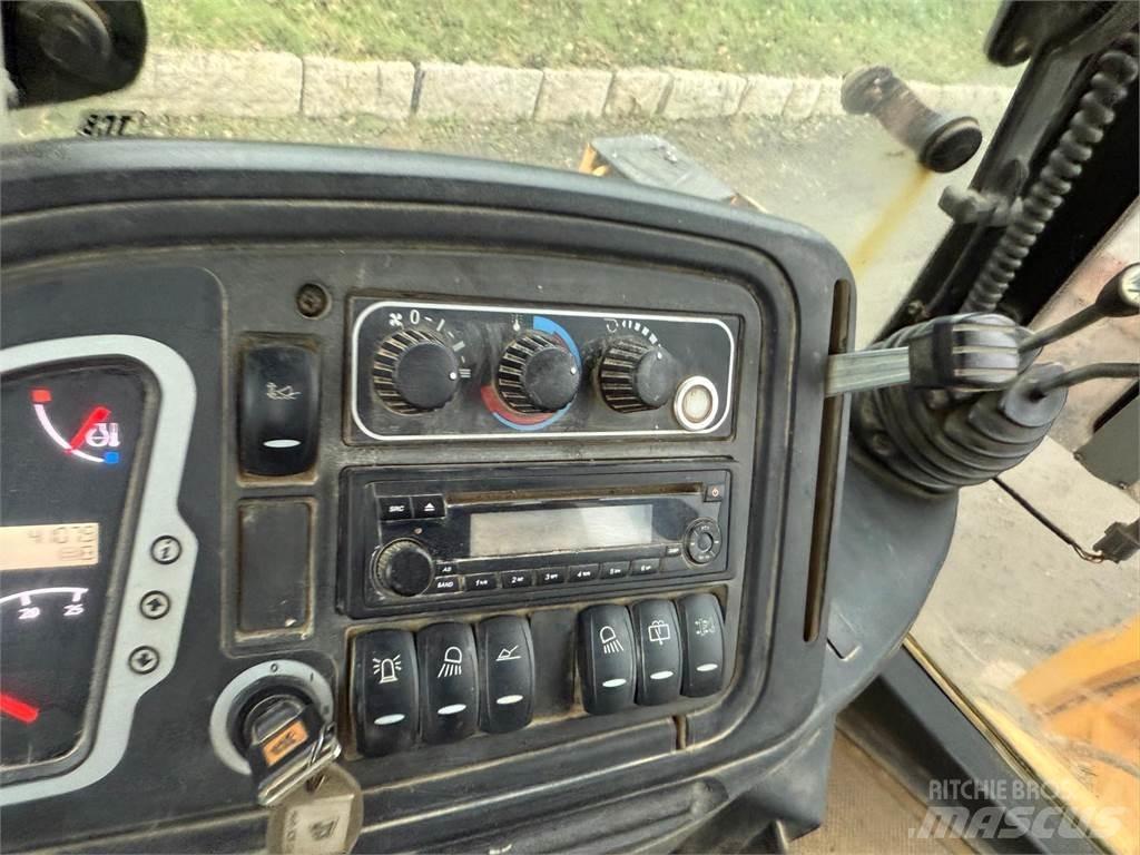JCB 4CX Drugo