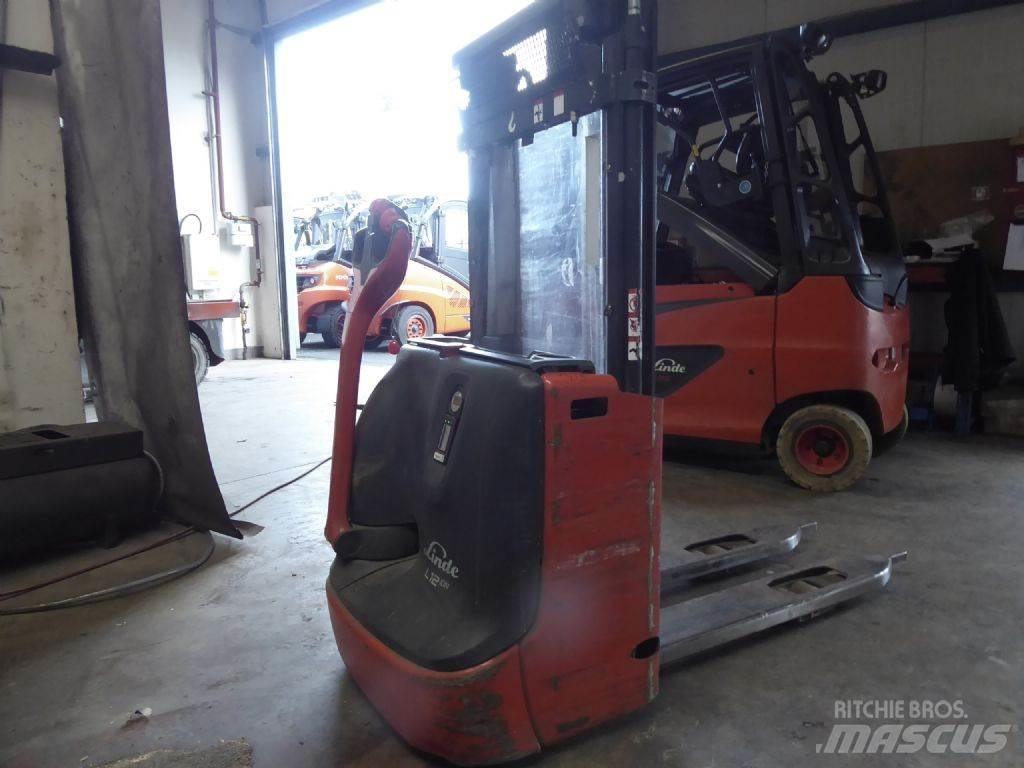 Linde L12L Ročni električni viličar