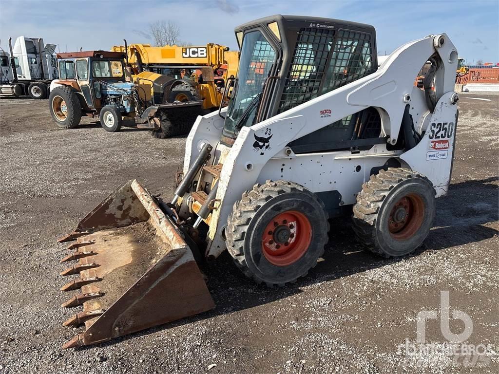 Bobcat S250 Skid steer mini nakladalci