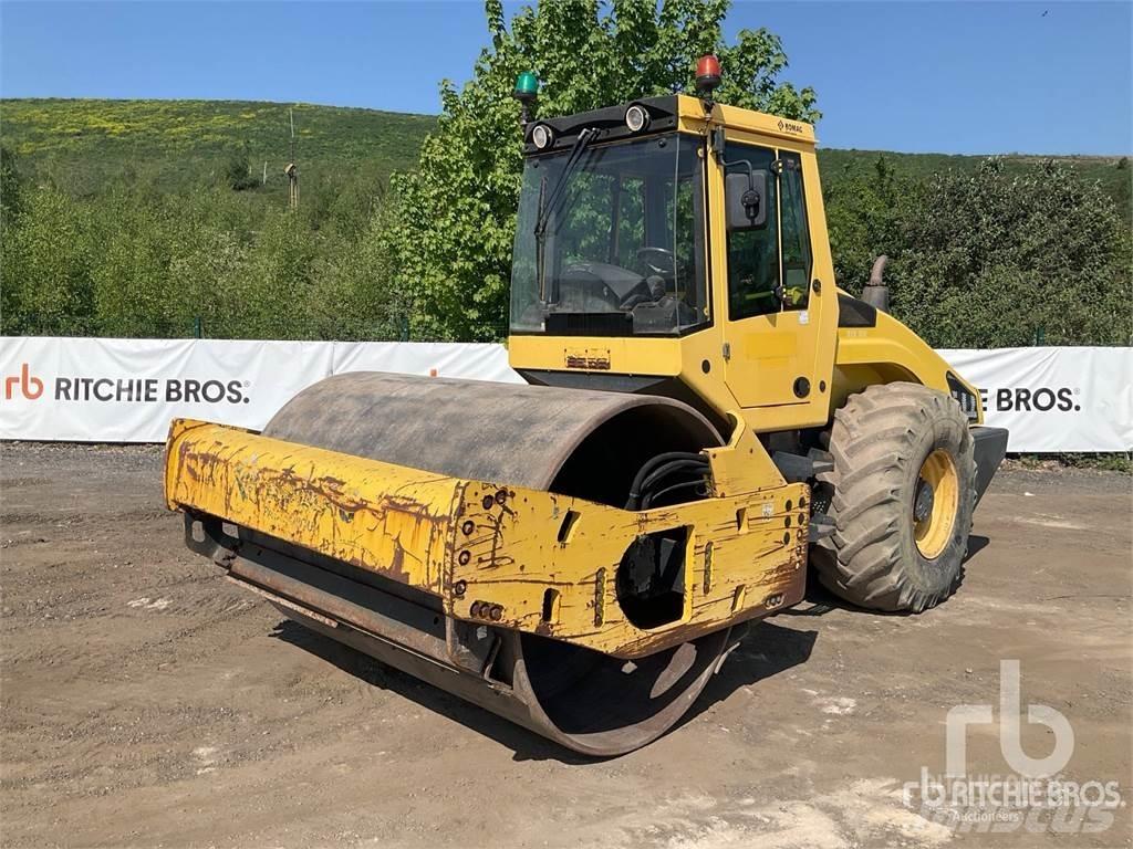 Bomag BW213DH-4 Kompaktorji tal