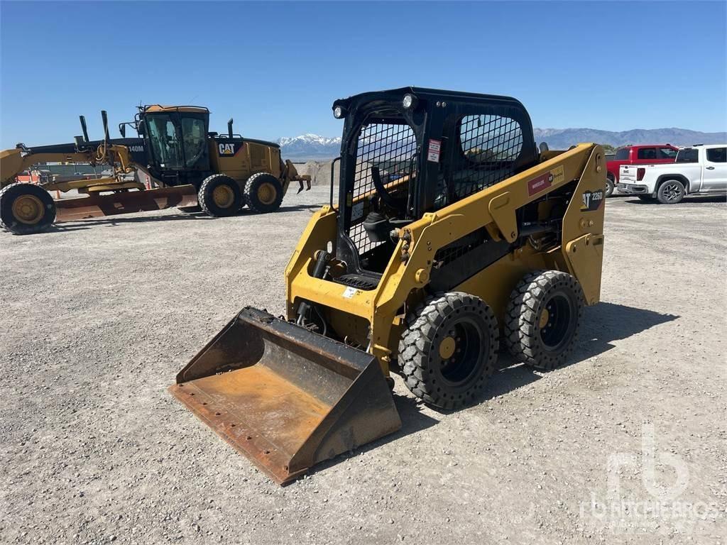 CAT 226D C1-H2 Skid steer mini nakladalci