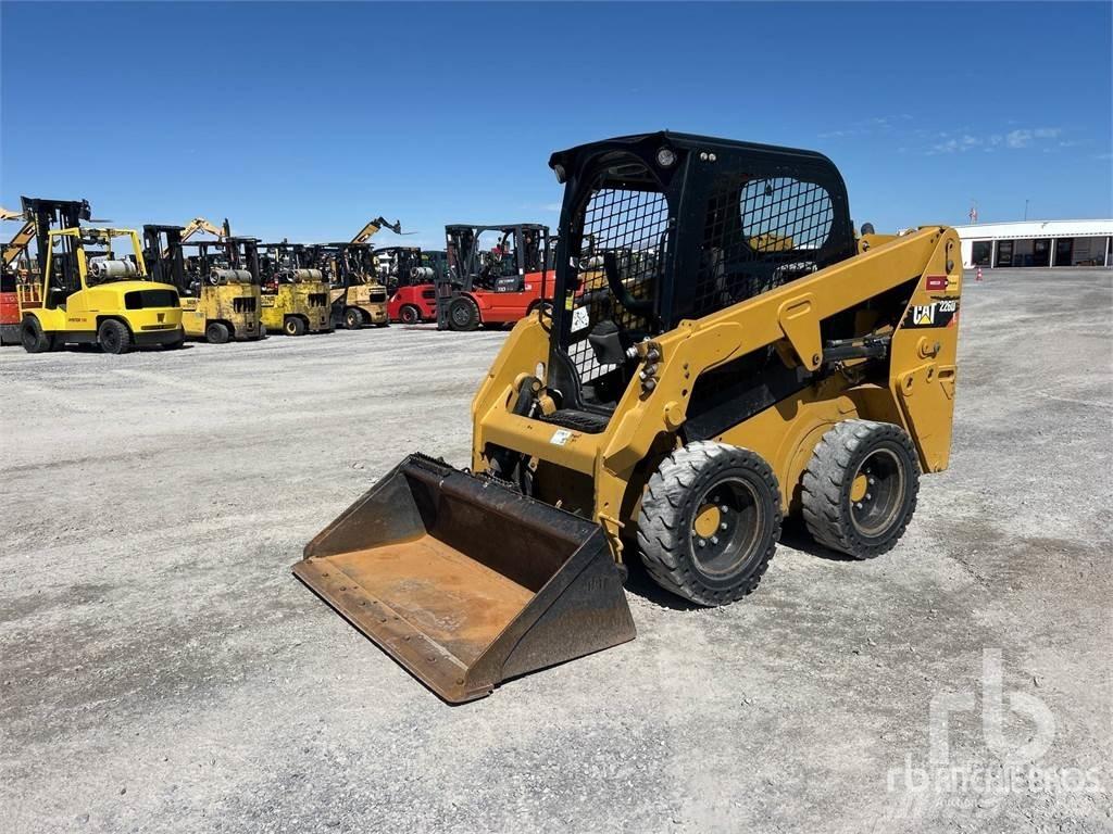CAT 226D C1-H2 Skid steer mini nakladalci