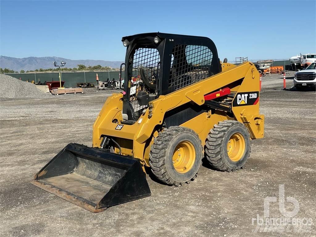 CAT 236D Skid steer mini nakladalci