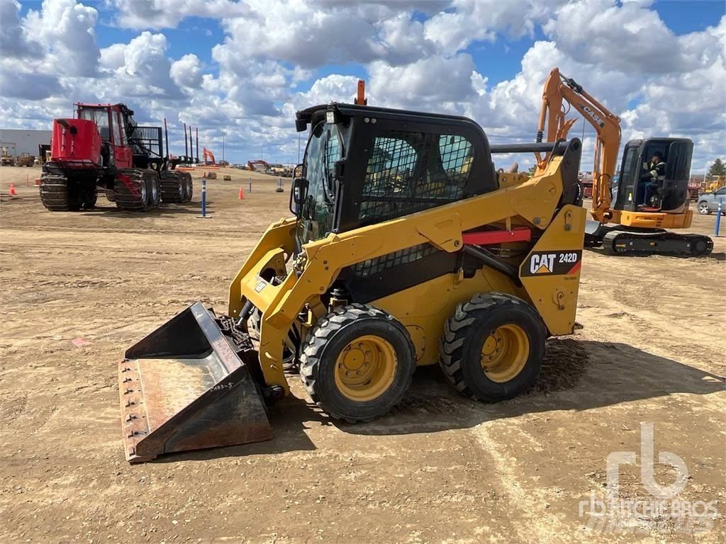 CAT 242D Skid steer mini nakladalci