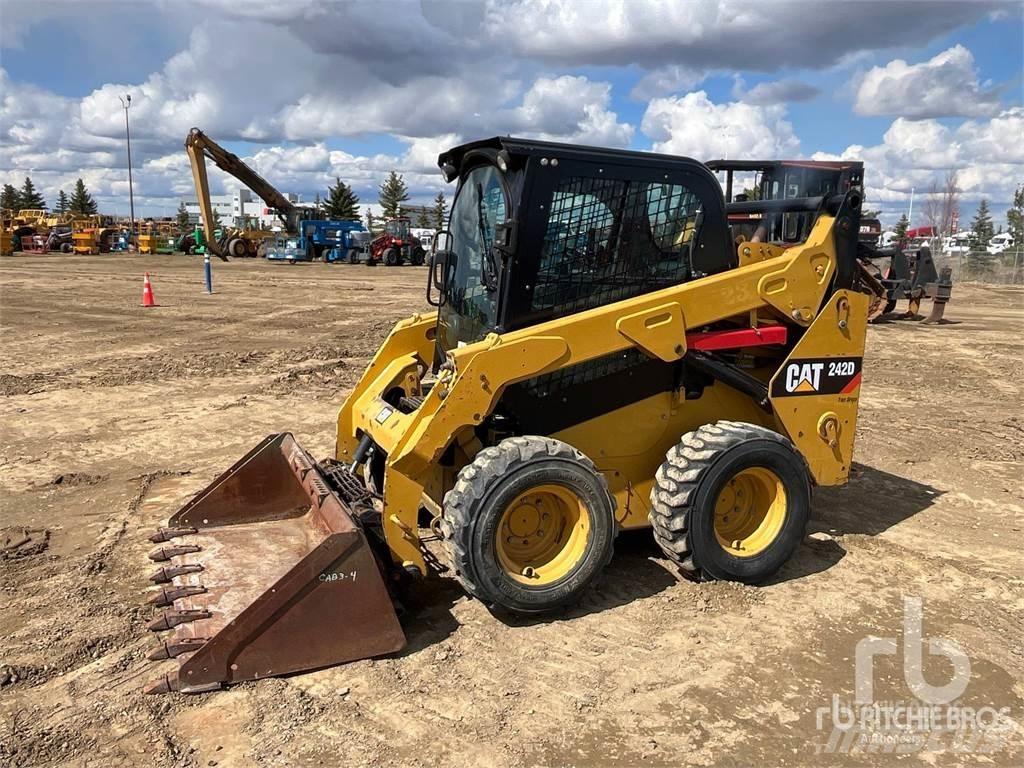 CAT 242D Skid steer mini nakladalci