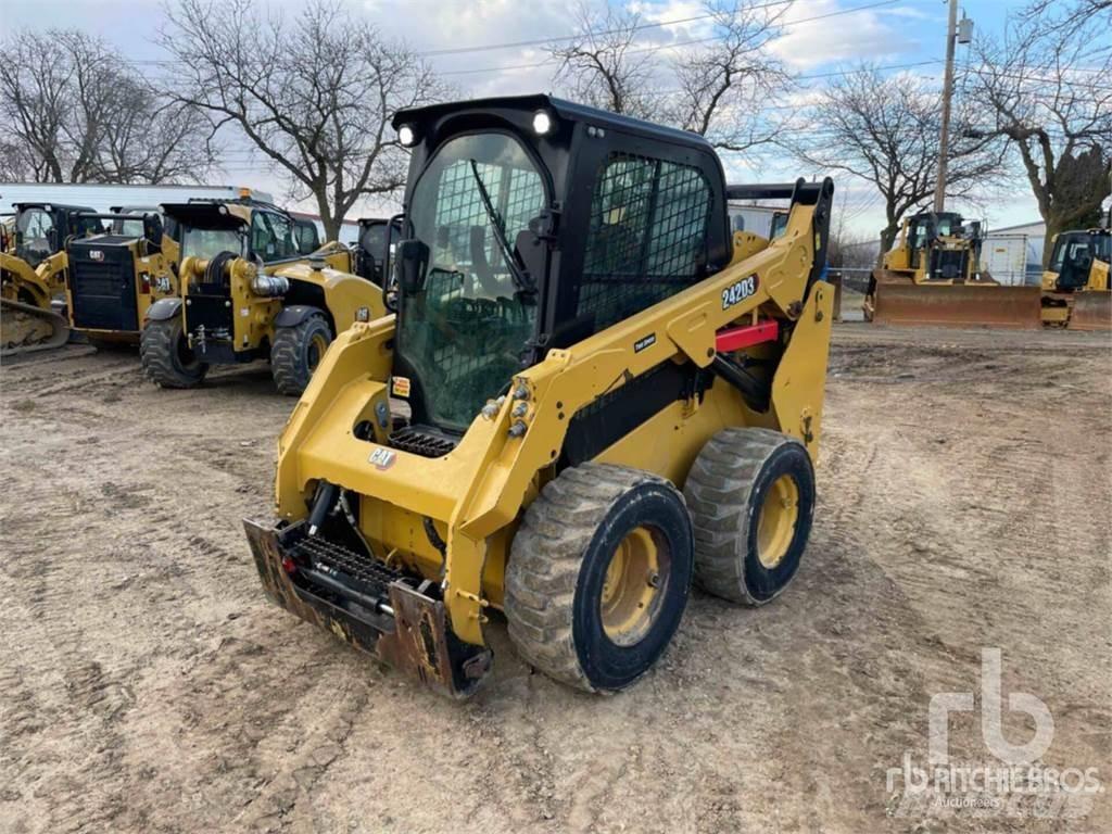 CAT 242D3 Skid steer mini nakladalci
