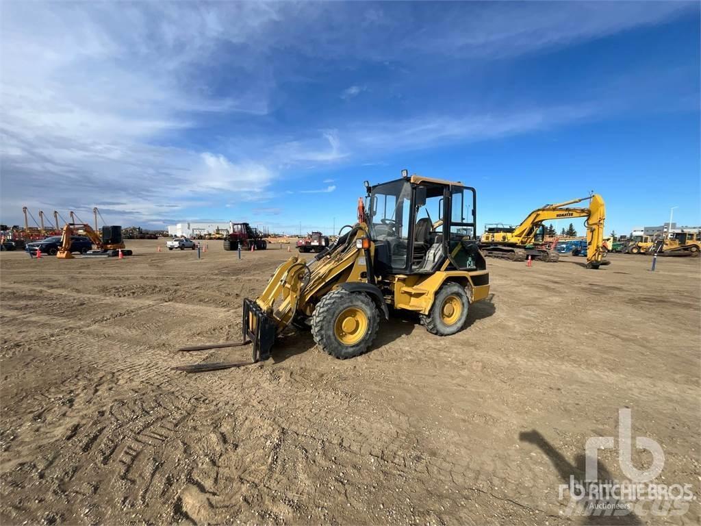 CAT 902 Kolesni nakladalci