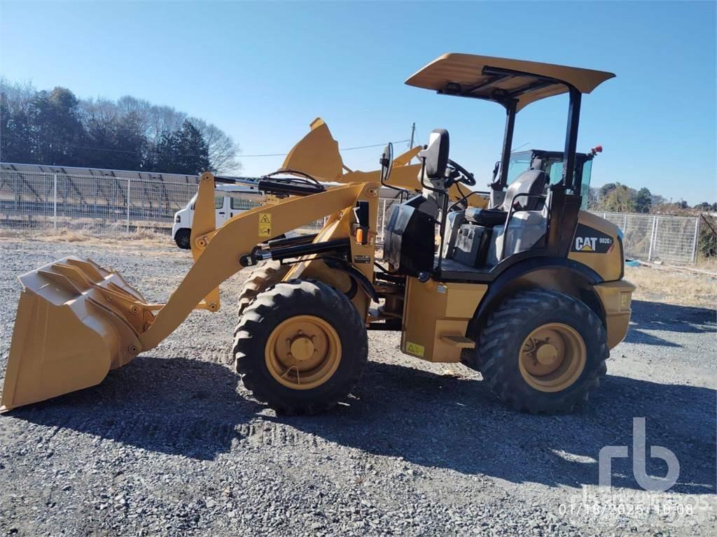 CAT 902C2 Kolesni nakladalci