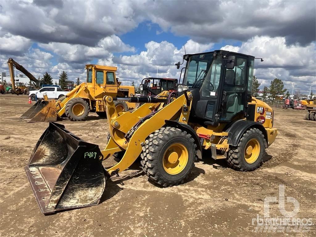 CAT 908M Kolesni nakladalci