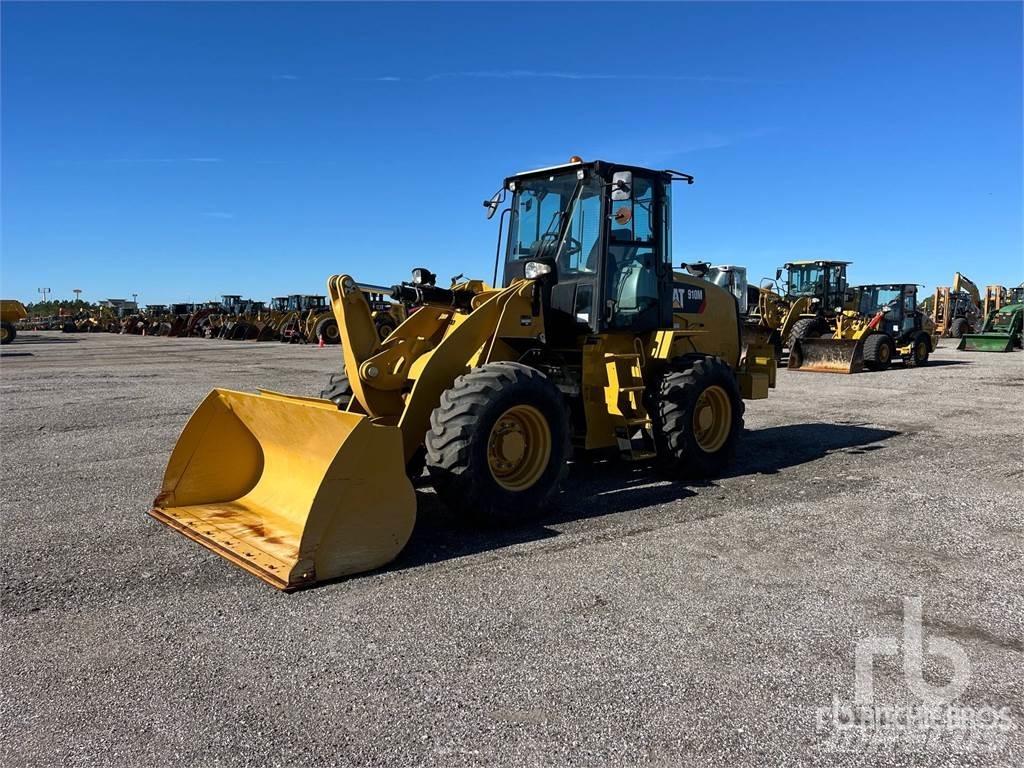 CAT 910M Kolesni nakladalci