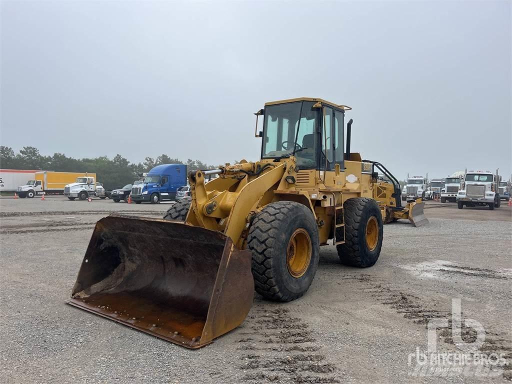 CAT 928F Kolesni nakladalci
