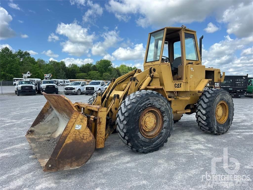 CAT 930 Kolesni nakladalci