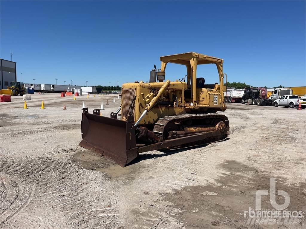 CAT D5B Buldožerji goseničarji