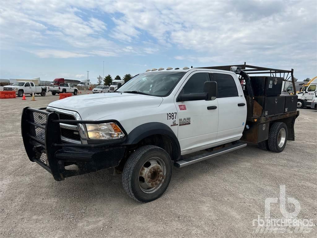 Dodge 5500 Tovornjaki s kesonom/platojem