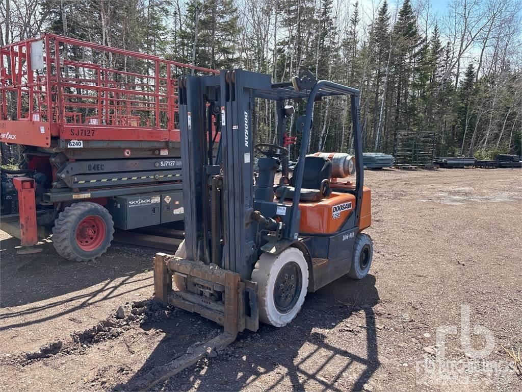 Doosan G25E-3 Dizelski viličarji