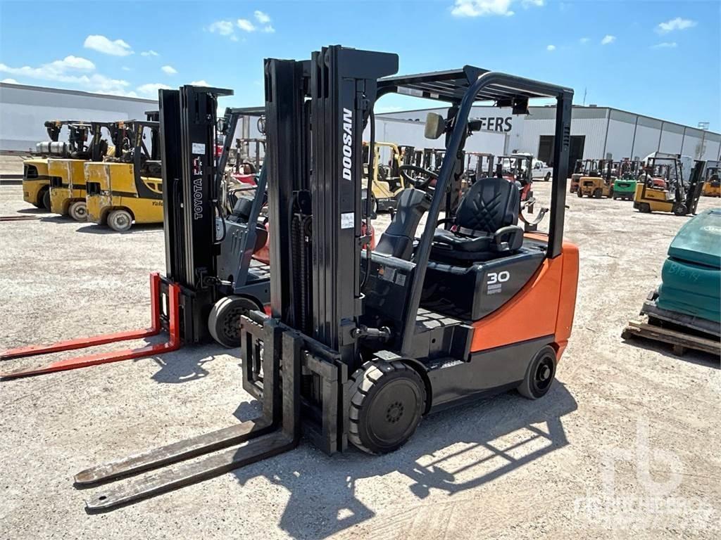 Doosan GC30E-5 Dizelski viličarji