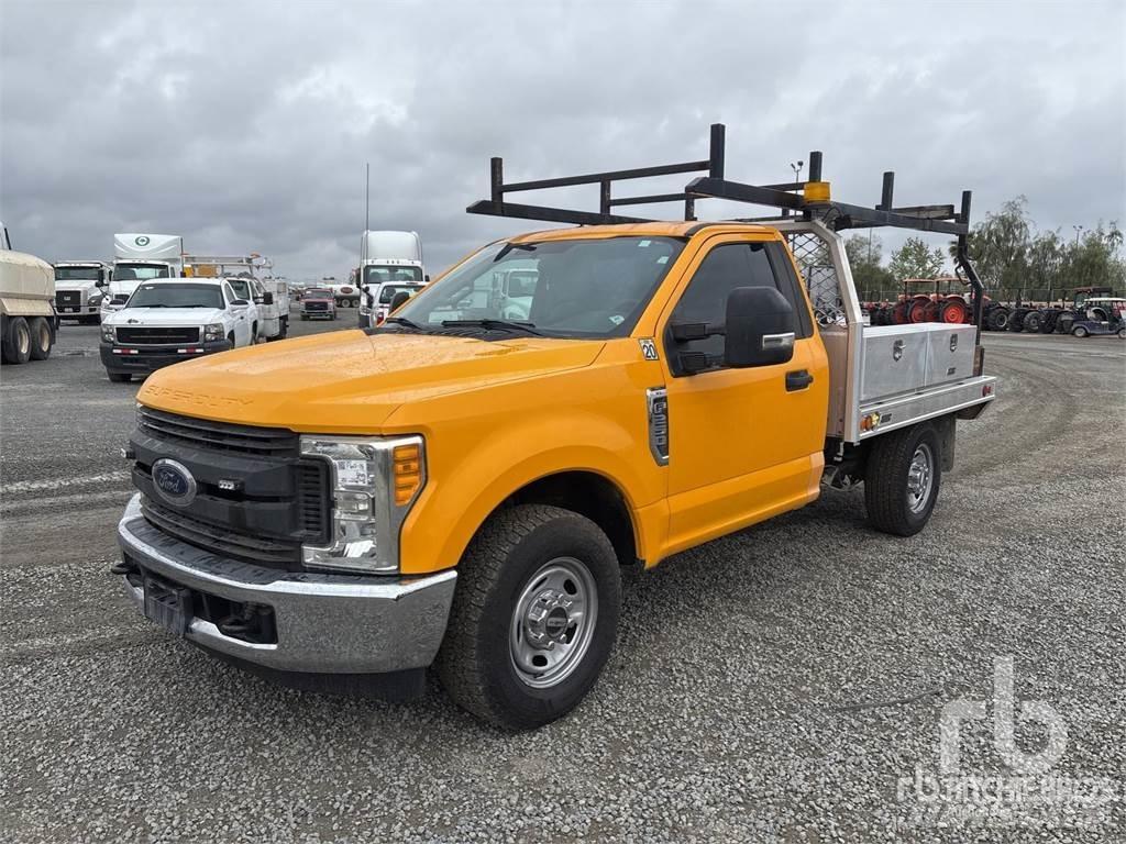 Ford F-250 Tovornjaki s kesonom/platojem