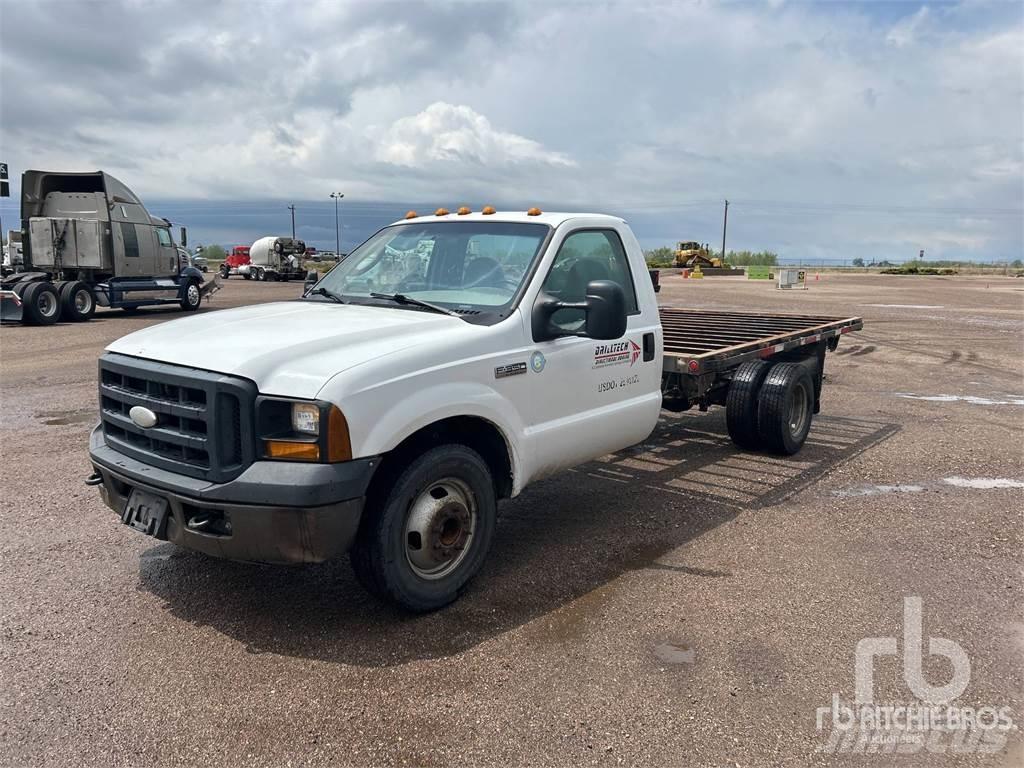 Ford F-350 Tovornjaki s kesonom/platojem