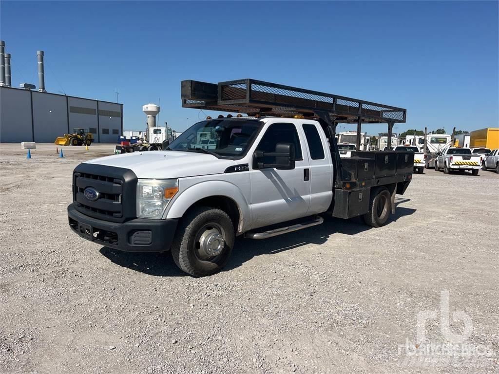 Ford F-350 Tovornjaki s kesonom/platojem