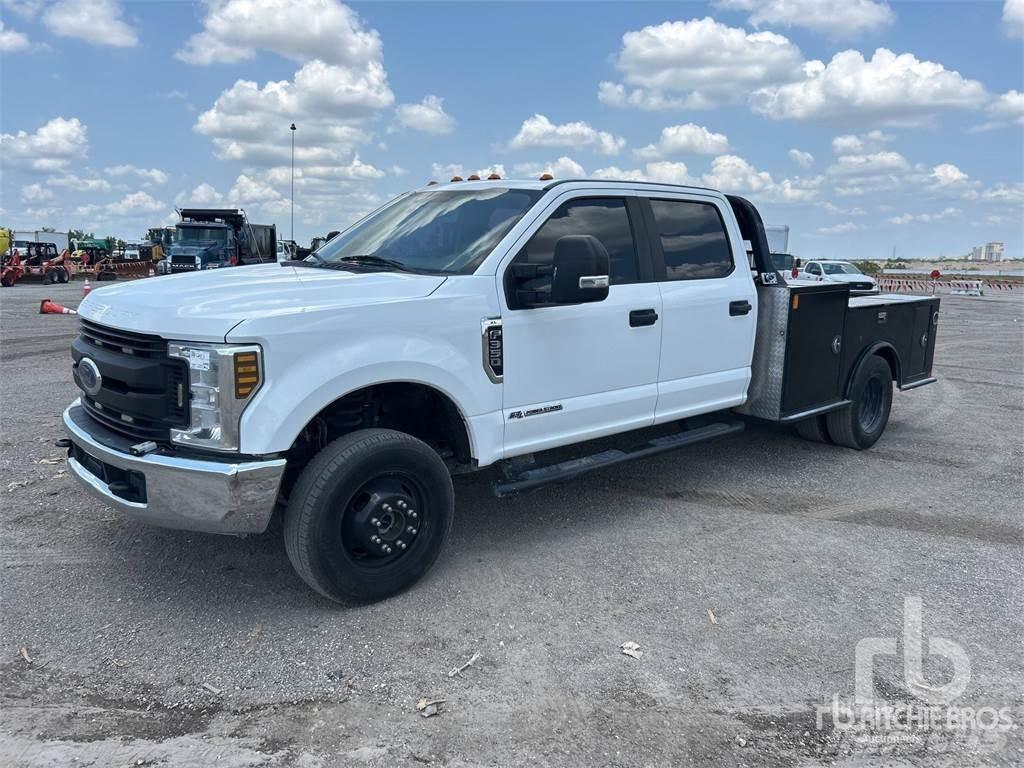 Ford F-350 Tovornjaki s kesonom/platojem
