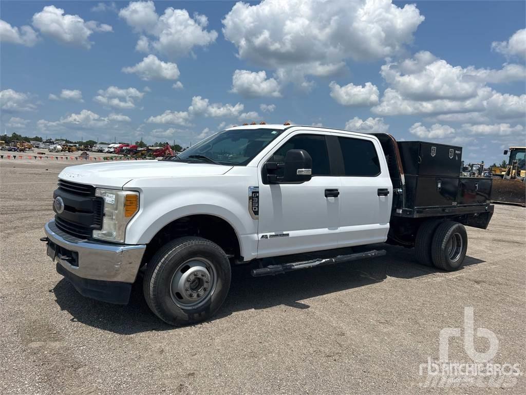Ford F-350 Tovornjaki s kesonom/platojem