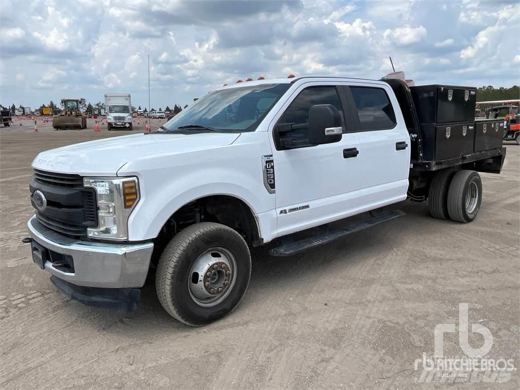 Ford F-350 Tovornjaki s kesonom/platojem