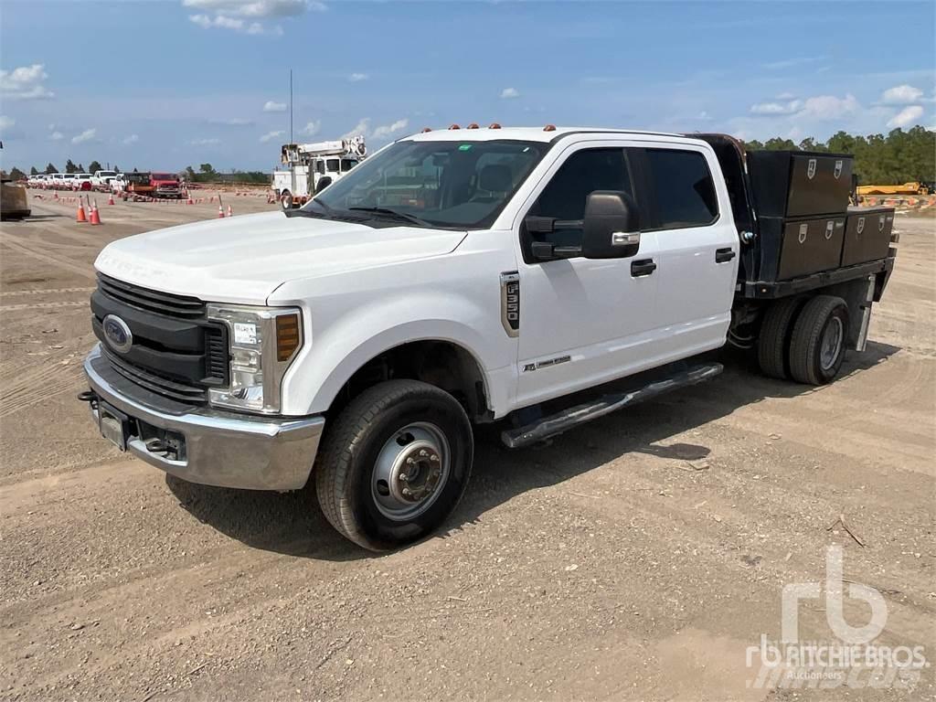 Ford F-350 Tovornjaki s kesonom/platojem