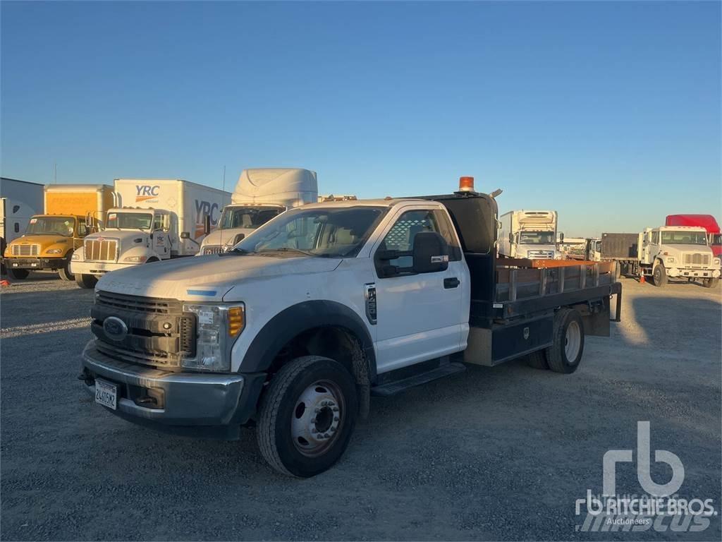 Ford F-450 Tovornjaki s kesonom/platojem