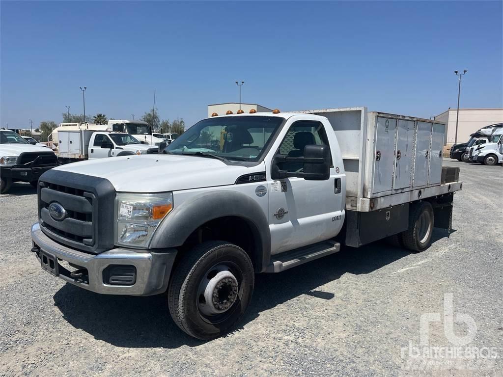 Ford F-550 Tovornjaki s kesonom/platojem