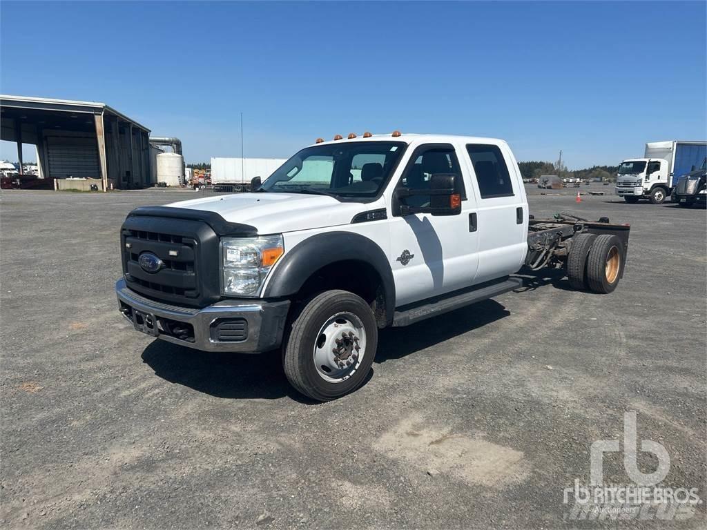 Ford F-550 Tovornjaki s kesonom/platojem