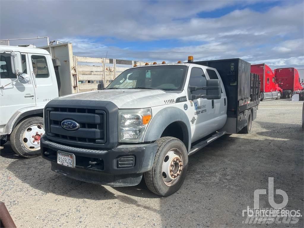 Ford F-550 Tovornjaki s kesonom/platojem
