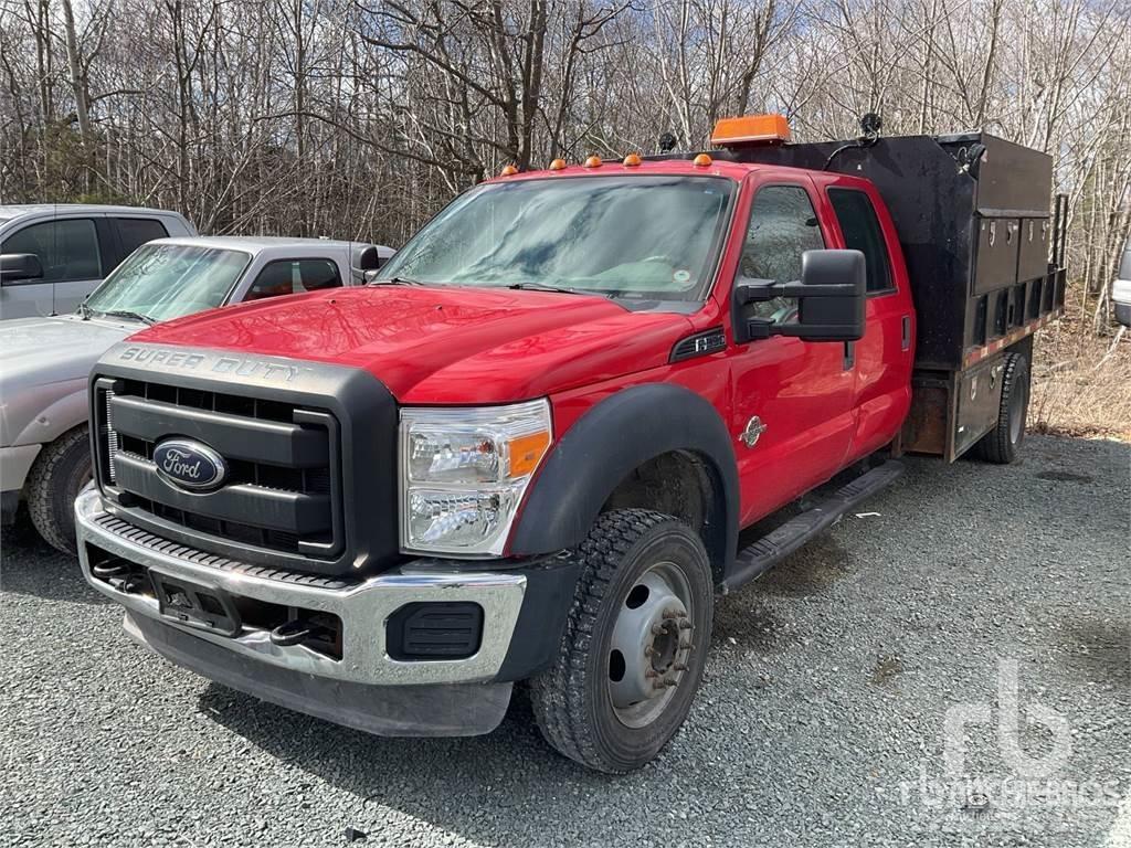 Ford F-550 Tovornjaki s kesonom/platojem