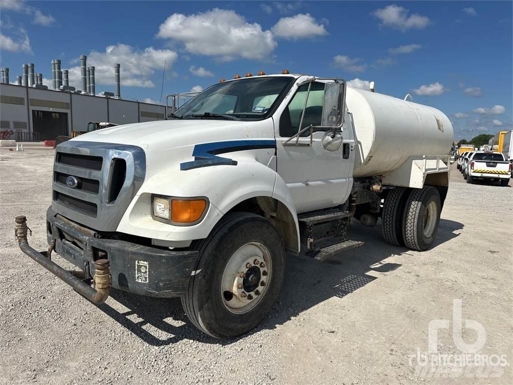 Ford F-750 Tovornjaki za vodo