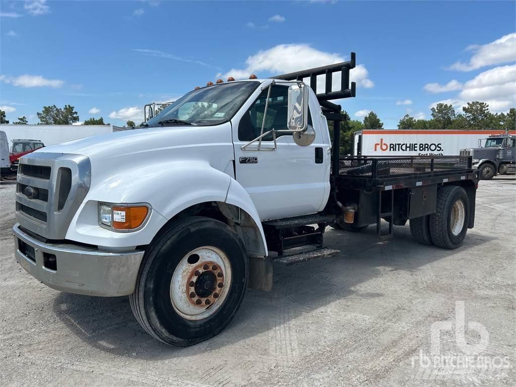 Ford F-750 Tovornjaki s kesonom/platojem